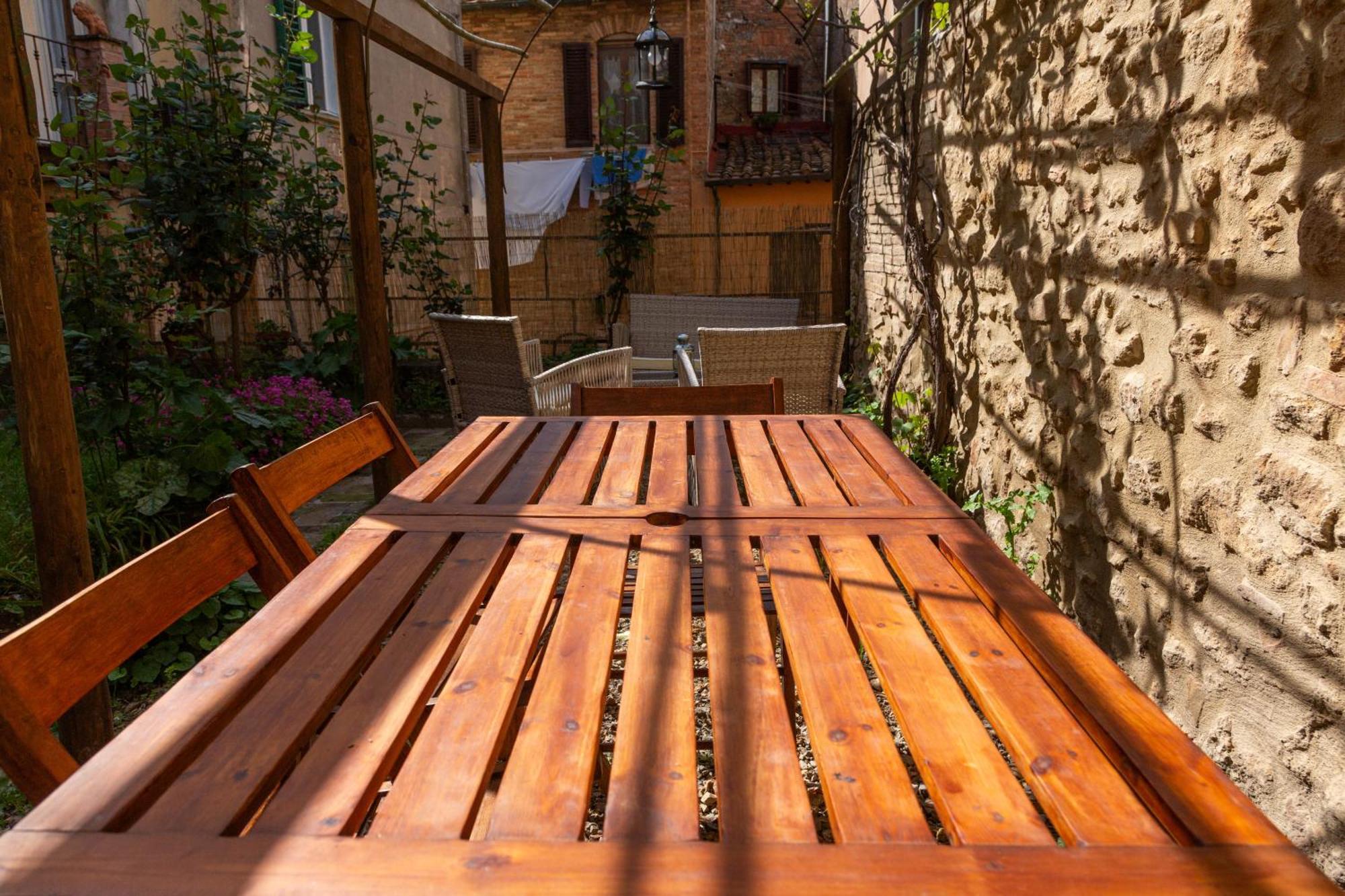 Il Cantuccio- Appartamento In Centro Con Giardino Volterra Eksteriør bilde