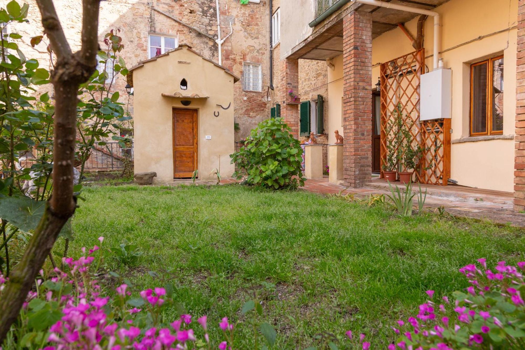 Il Cantuccio- Appartamento In Centro Con Giardino Volterra Eksteriør bilde