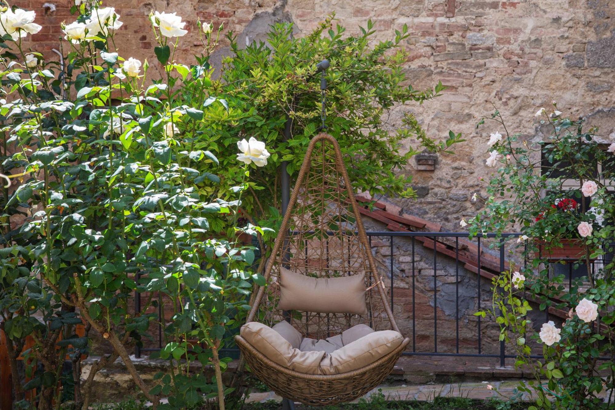 Il Cantuccio- Appartamento In Centro Con Giardino Volterra Eksteriør bilde