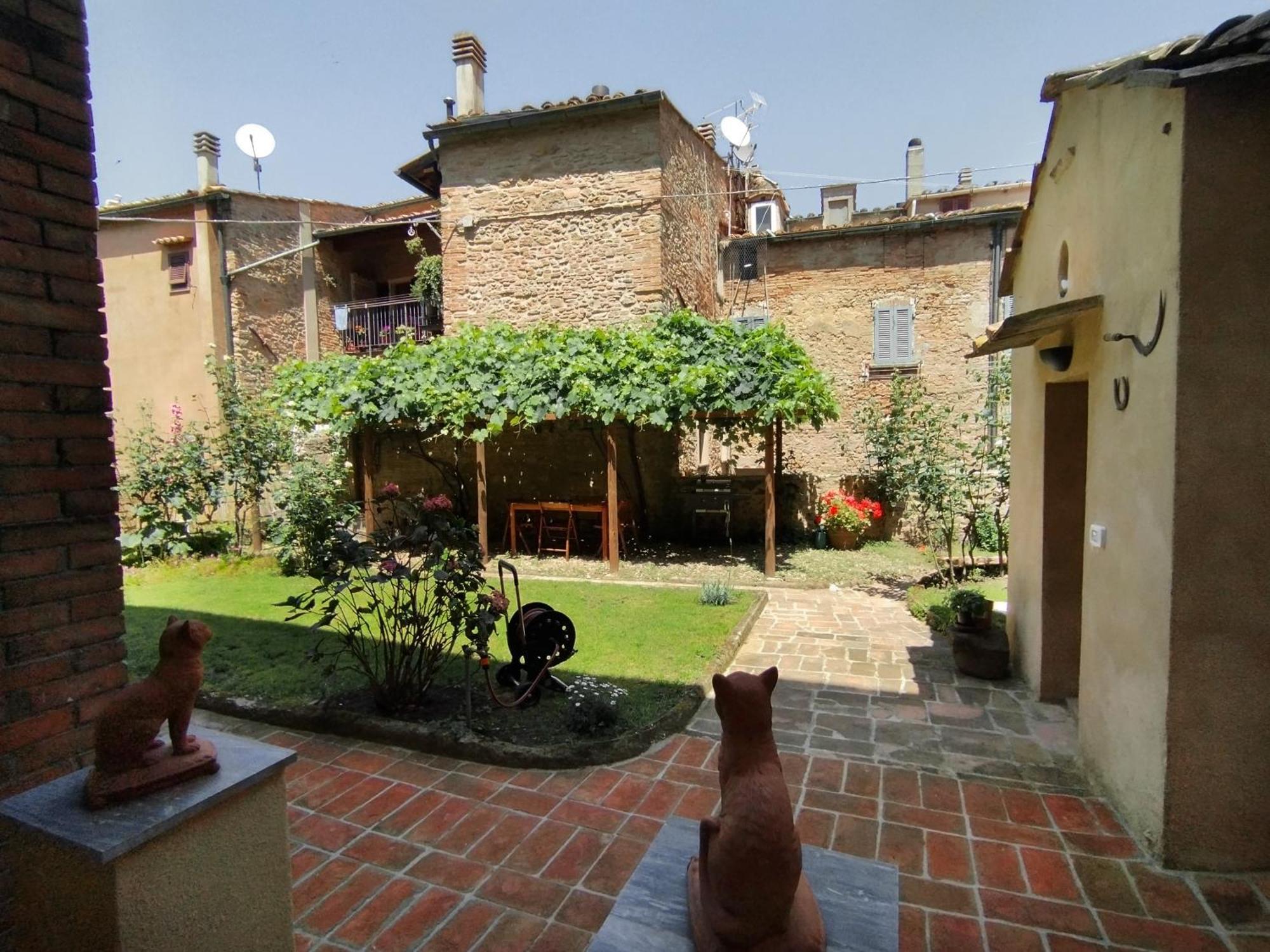 Il Cantuccio- Appartamento In Centro Con Giardino Volterra Eksteriør bilde