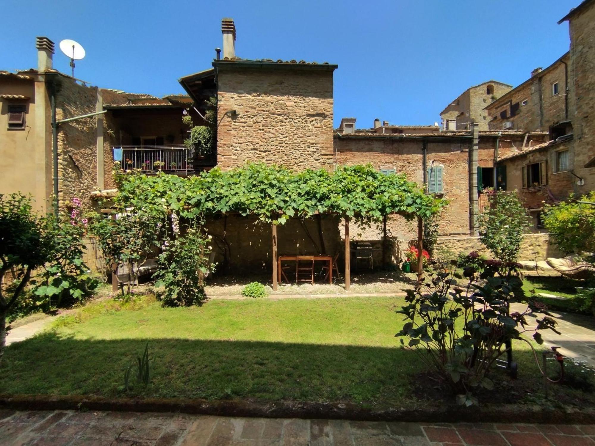 Il Cantuccio- Appartamento In Centro Con Giardino Volterra Eksteriør bilde