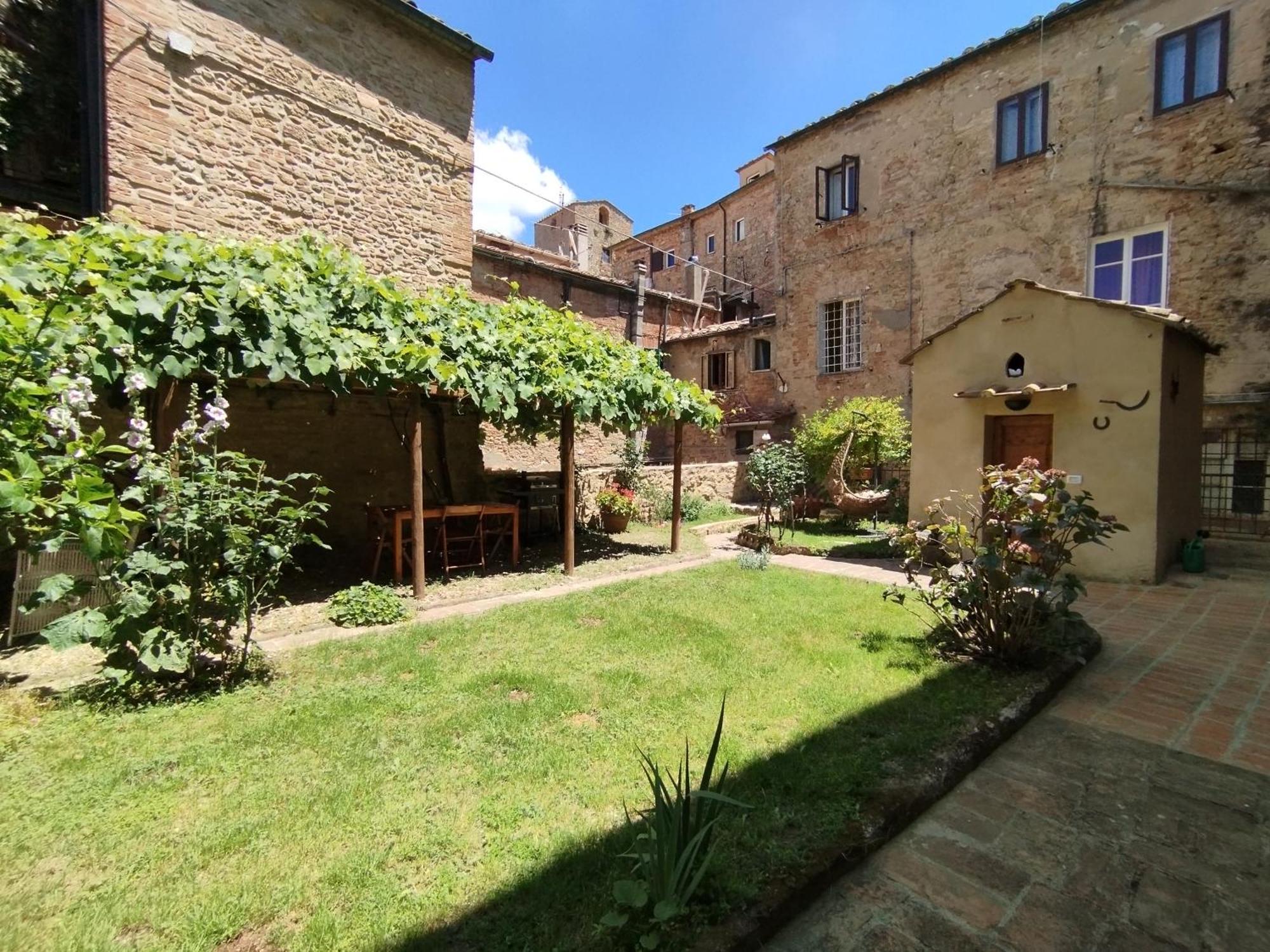 Il Cantuccio- Appartamento In Centro Con Giardino Volterra Eksteriør bilde