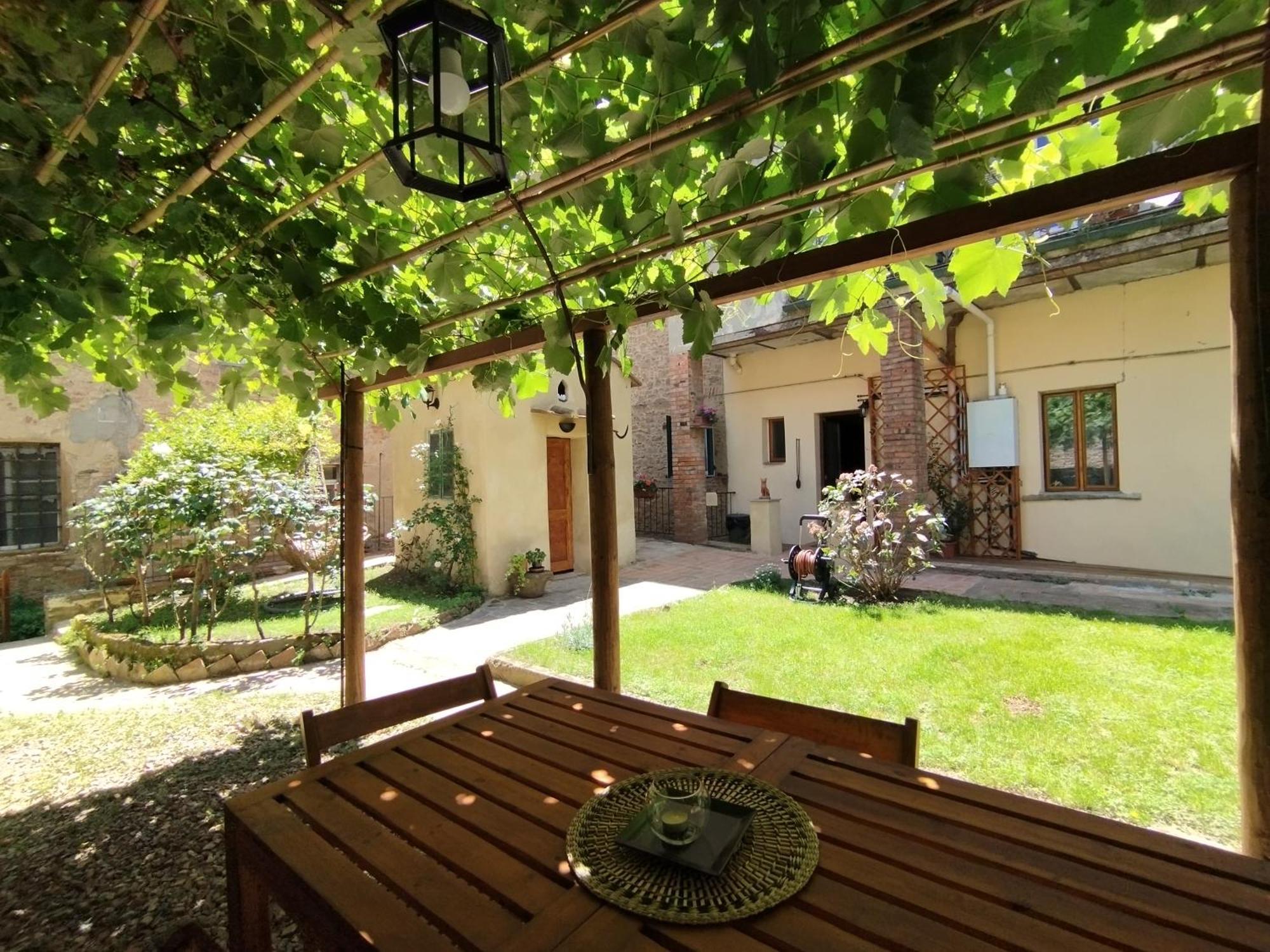 Il Cantuccio- Appartamento In Centro Con Giardino Volterra Eksteriør bilde